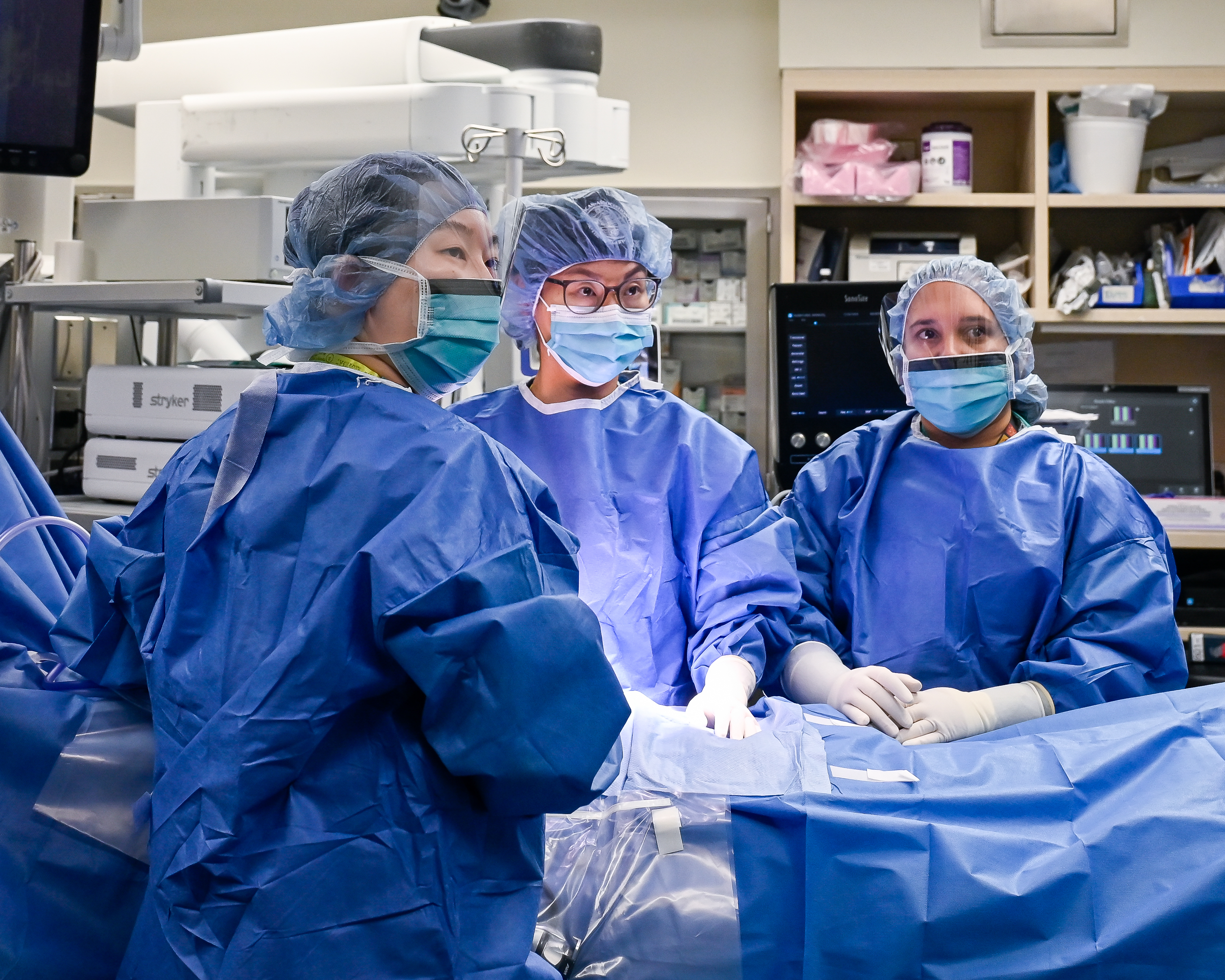 Dr. Yeonjoo Cho, Dr. Jennie Kim, and Dr. Gladys Pinto performing abdominal surgery